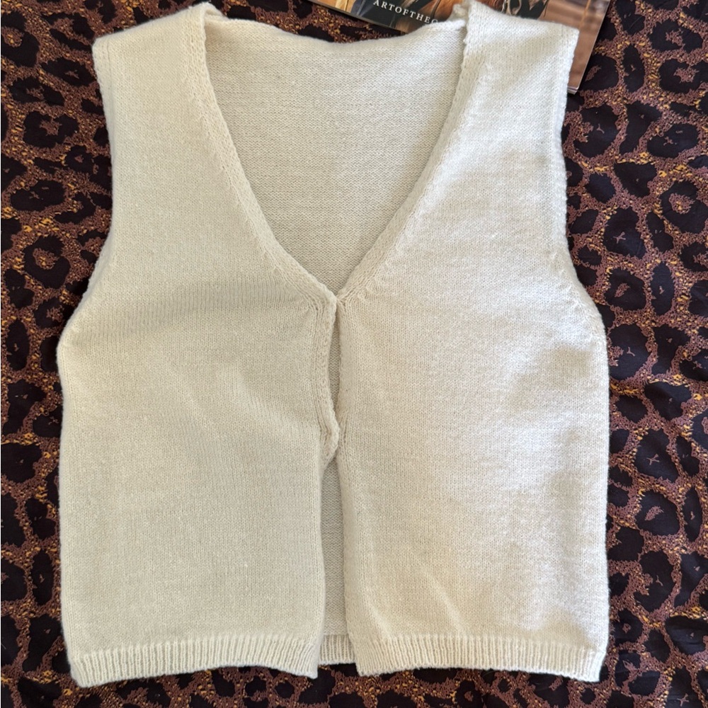 Cream Knit V-Neck Sleeveless Vest